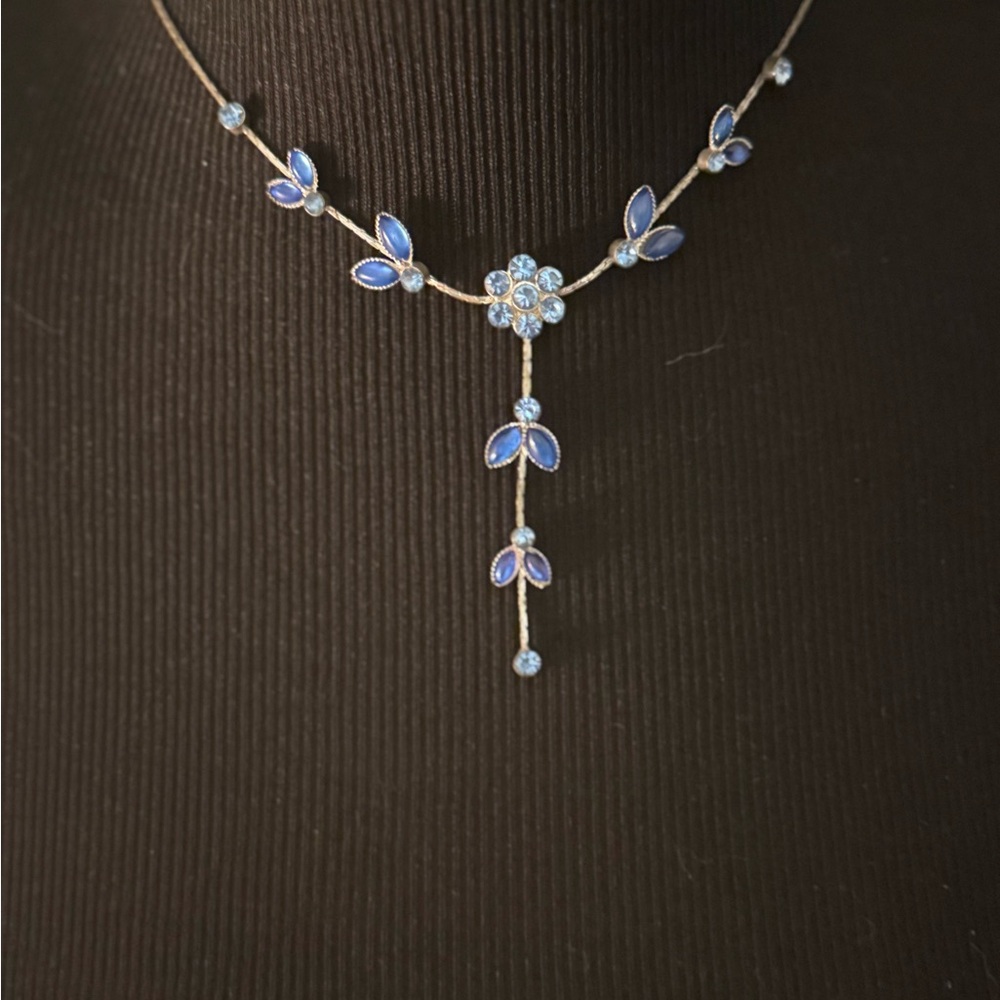 Elegant Blue Floral Necklace